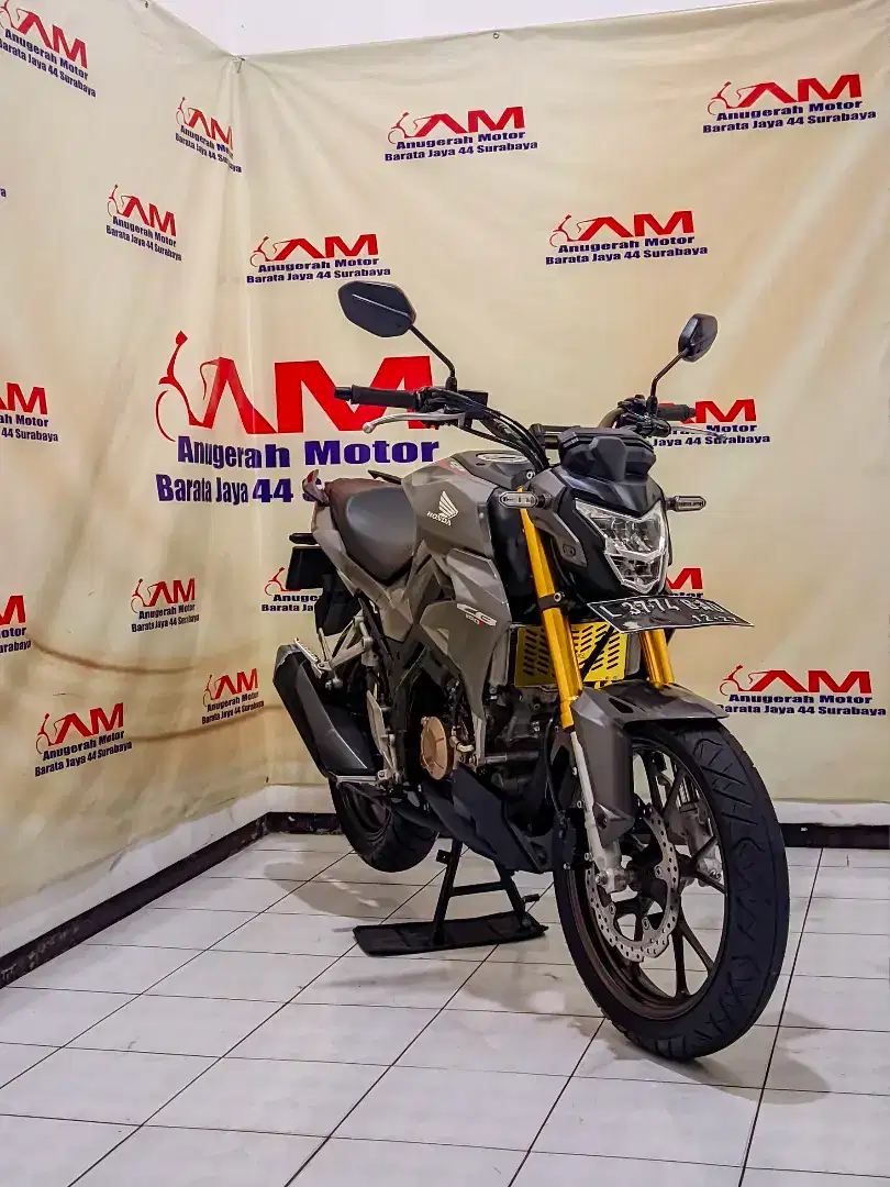 Honda New CB 150 R SE Tahun 2022 warna silver