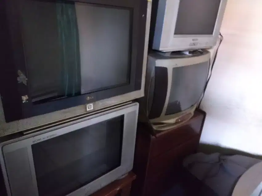 Televisi tabung Sharp