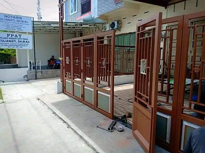Pintu Lipat Besi Minimalis