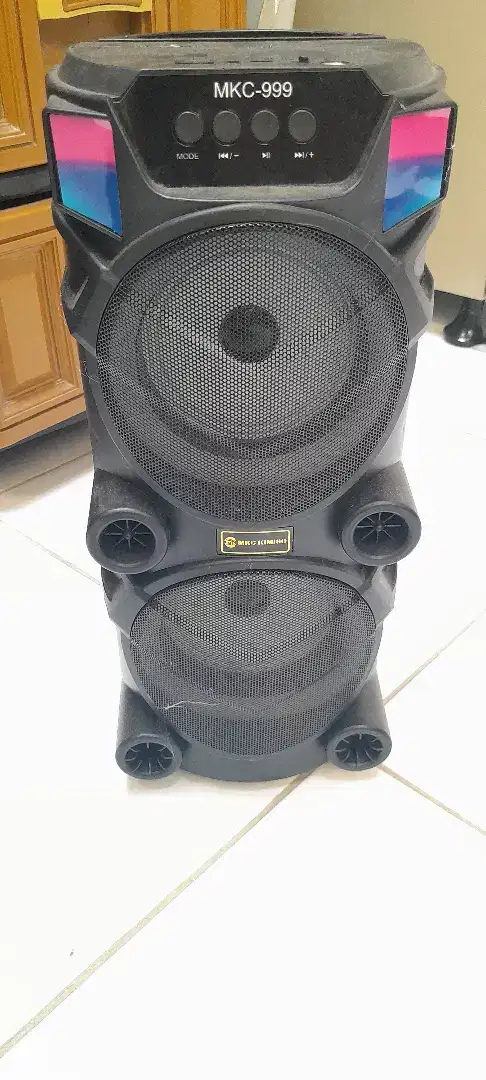 Speaker kecil bluetooth