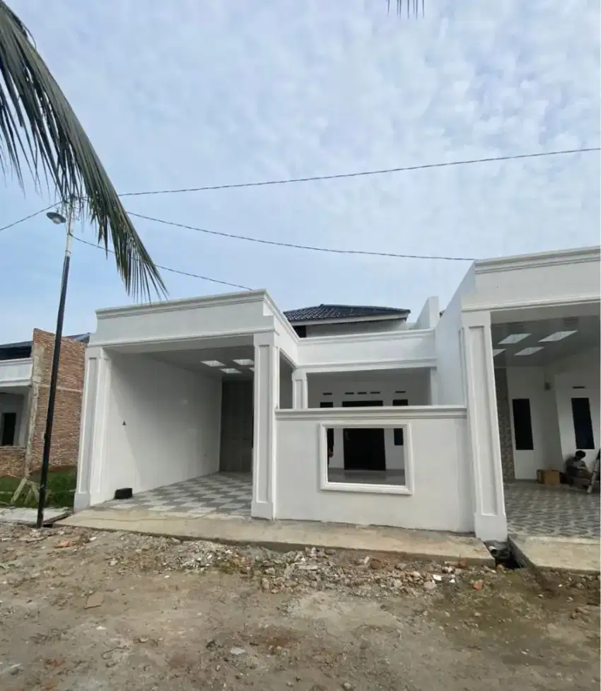 RUMAH EXCLUSIVE DOUBLE DINDING HADAP UTARA