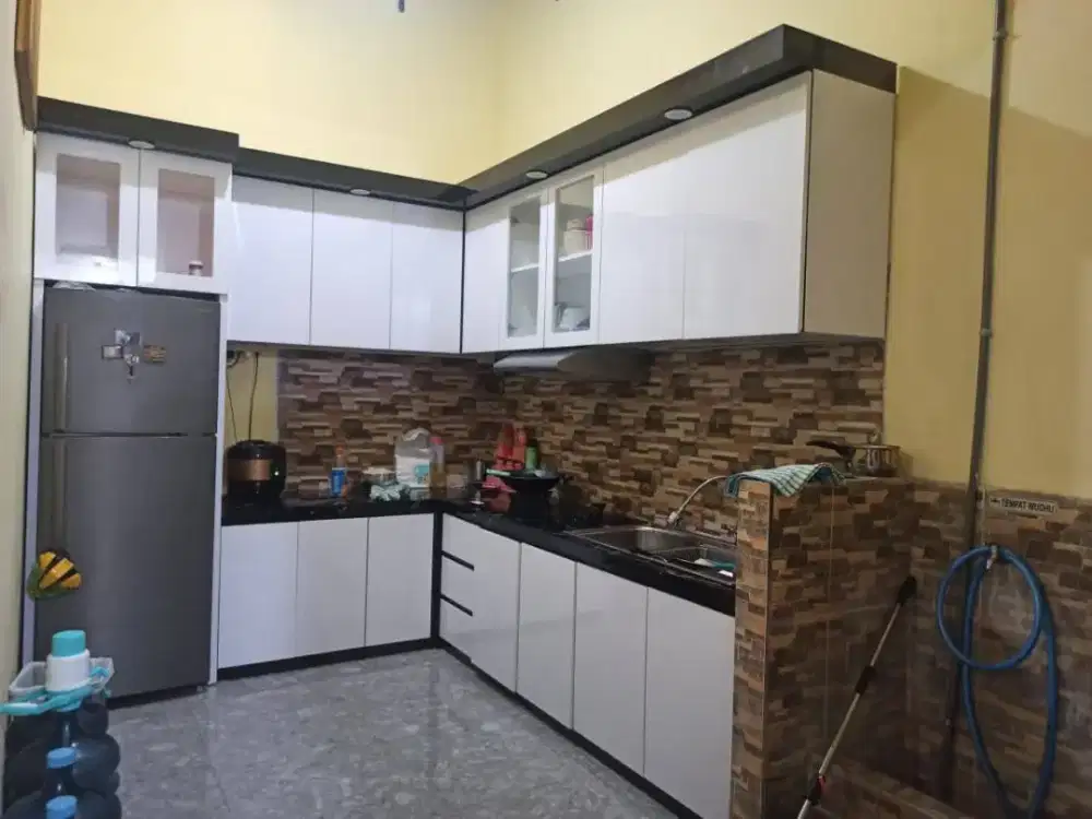 Kitchenset lemari dapur atas dan bawah letter L
