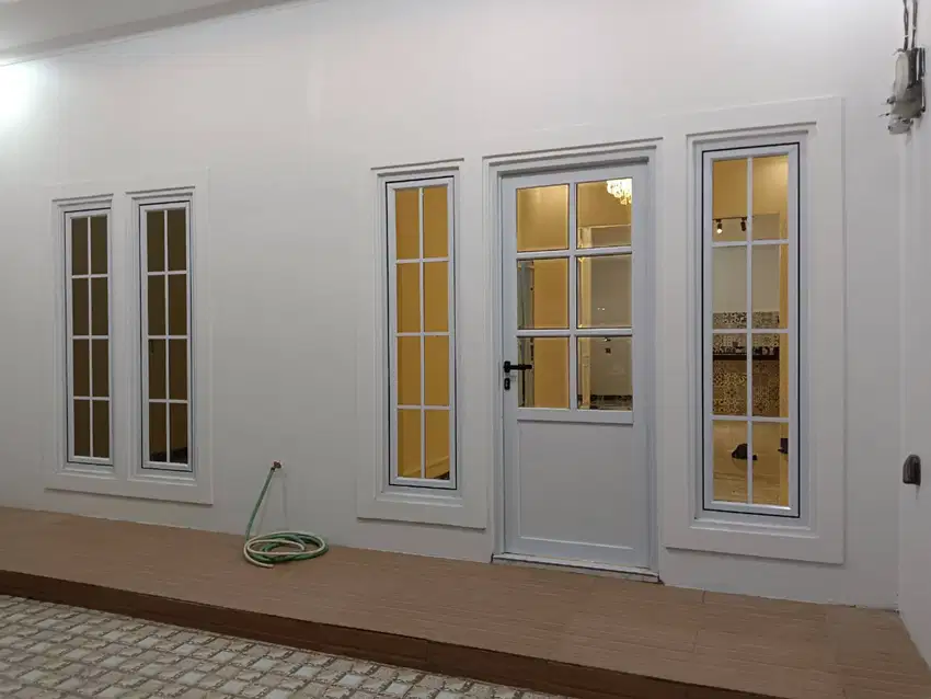 RUMAH CLASSIC STRATEGIS CIKARANG 5 MENIT KE LIVING PLAZA JABABEKA