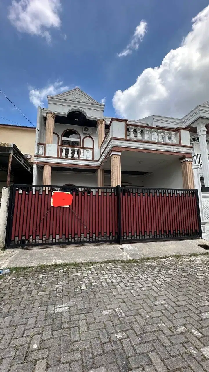 Dijual Villa Cantik Inti Kota Dekat Ke SM Raja