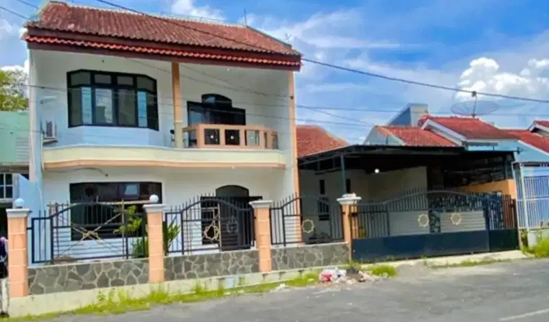 Turun Harga Rumah mewah tingkat Kembaran dekat kampus UHB, UMP Purwo
