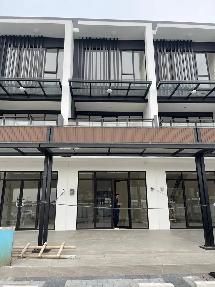 DISEWA RUKO 3 LANTAI HAMPTON AVENUE LUAS 135 m2 TANGERANG
