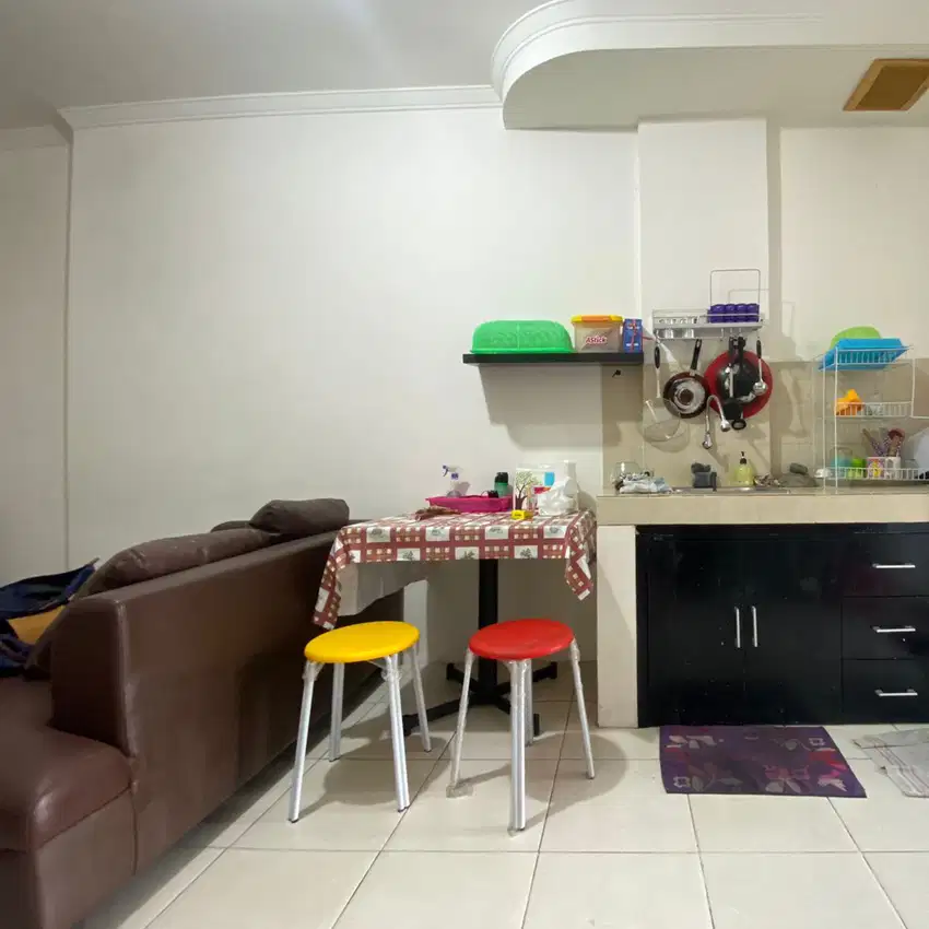 Disewakan tipe 2br semi furnish apartment mediterania garden res 2