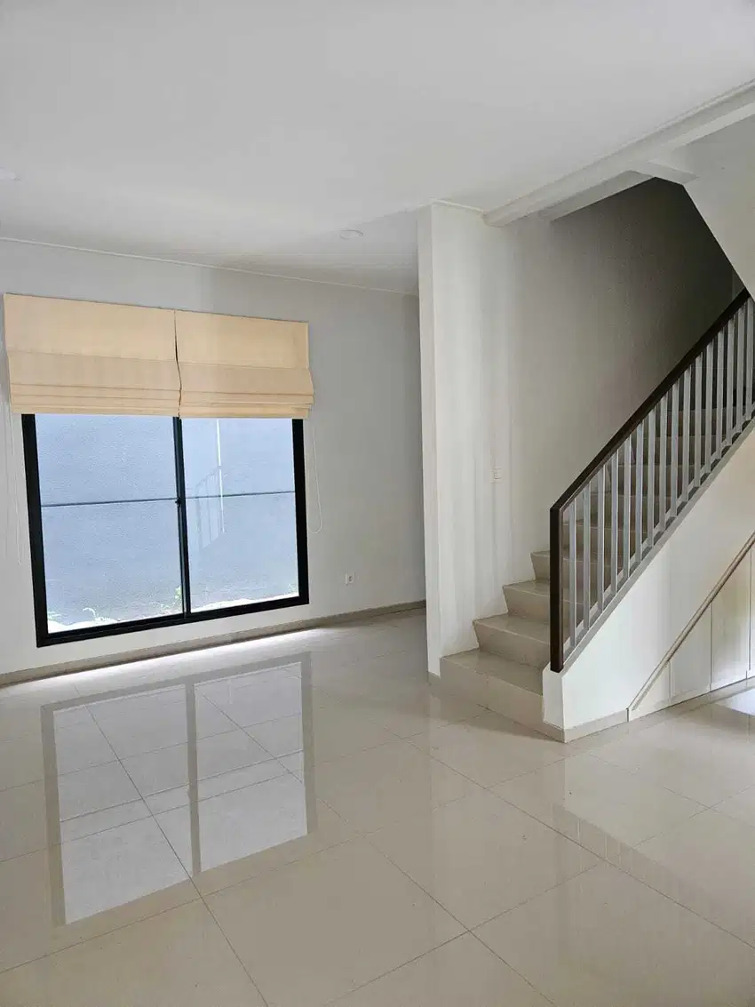 DIJUAL RUMAH 2 Lantai UVILLE 2 - BINTARO Kondisi Bangunan BARU