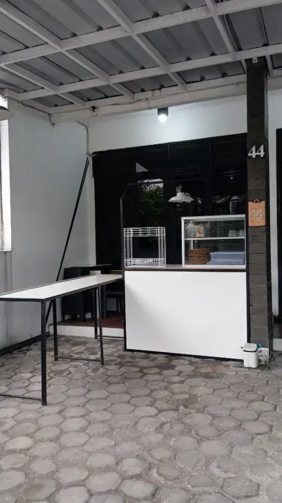 Etalase meja kursi minimalis