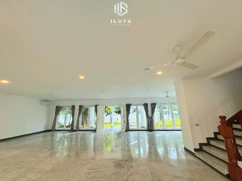 Disewakan Rumah bisa untuk kantor lokasi strategis Kebayoran Baru