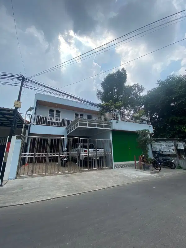 Di Jual rumah di Matraman siap Huni ( Baru renovasi) Jak Tim