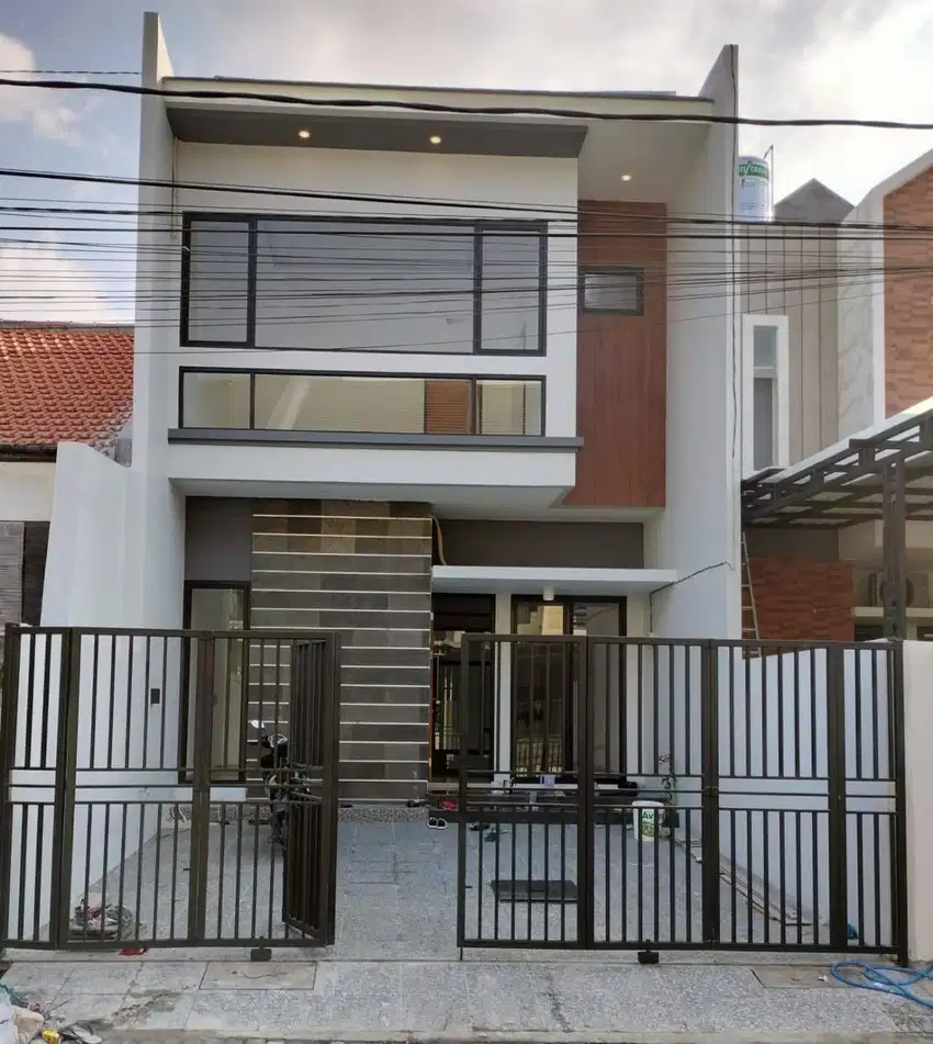 Rumah Gress 2 LT Strategis, Tengah Kota Surabaya Timur