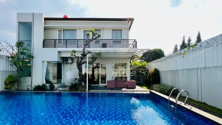 JUAL RUMAH LUX BERKOLAM RENANG PENATAAN RUANG YANG DI SAYAP SUKAJADI