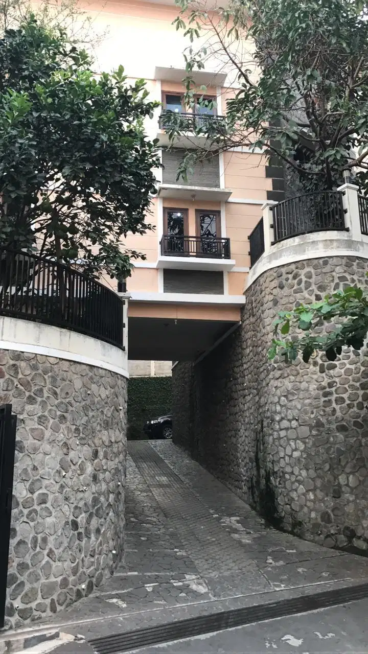 Dijual Rumah Induk&Kosn 23 Kamar di Tubagus Ismail sayap Dago Bandung
