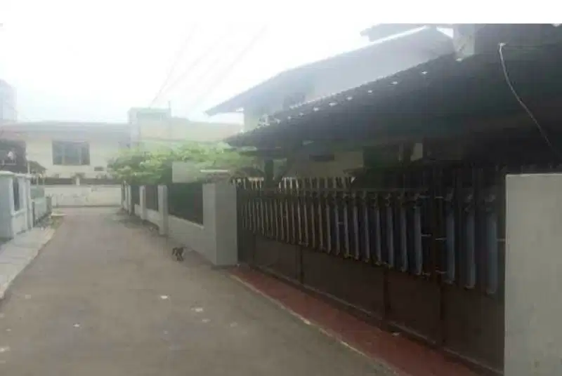 Rumah Hoek Ditengah Kota Tebet Jakarta Selatan
