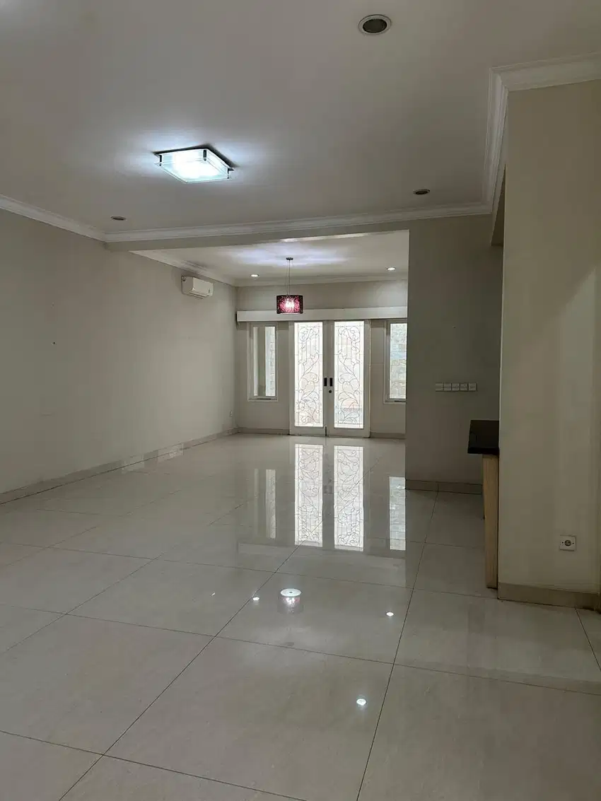 Dijual rumah satu lantai siap huni di Bukit Hijau, Pondok Indah
