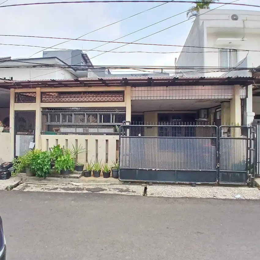 Dijual Rumah Di Meruya  Ilir 2 lt  8 x 15 m2 ada 5 kt 3 km, carport