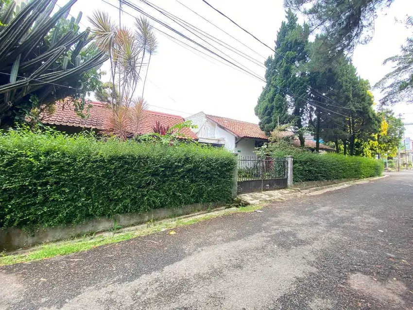 JARANG ADA RUMAH HITUNG TANAH DI KOMPLEK DOSEN UNPAD CIGADUNG BANDUNG