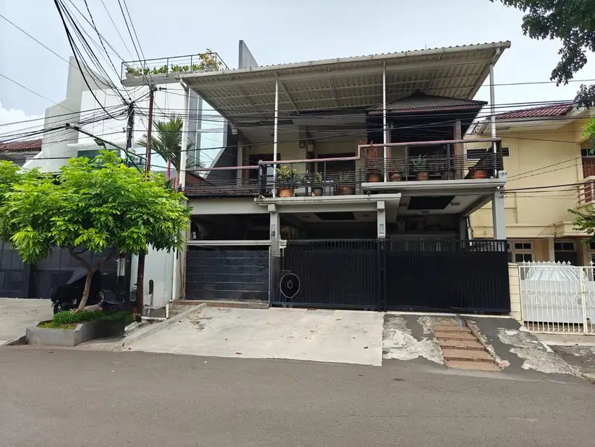 DIJUAL RUMAH KELAPA GADING 162m2 HADAP TIMUR, 2.5 LANTAI, KODE RF