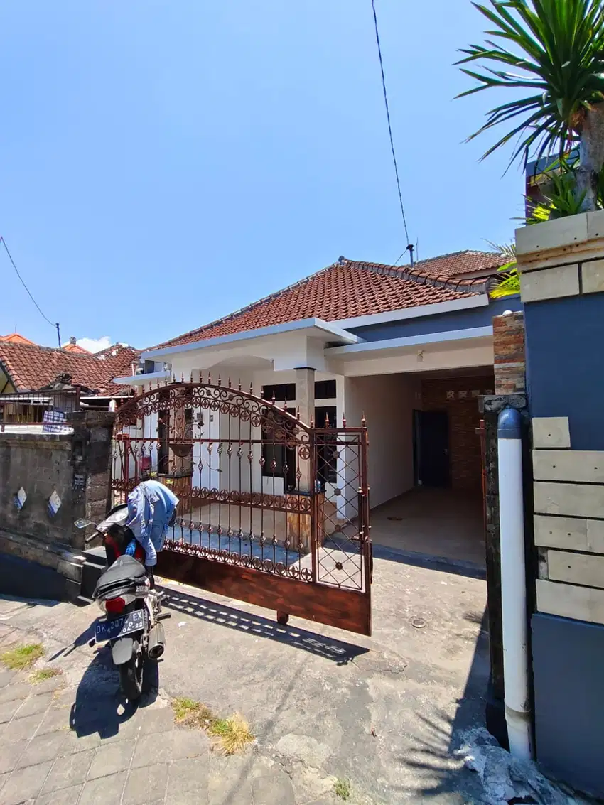 FOR RENT HUNIAN MINIMALIS 4 BR LOKASI STARTEGIS DEKAT DENGAN CANGGU