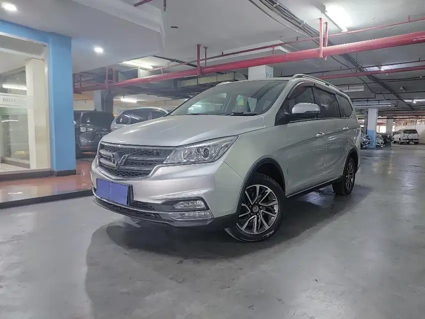 Wuling Cortez  1.8 C Bensin-AT 2018 Silver