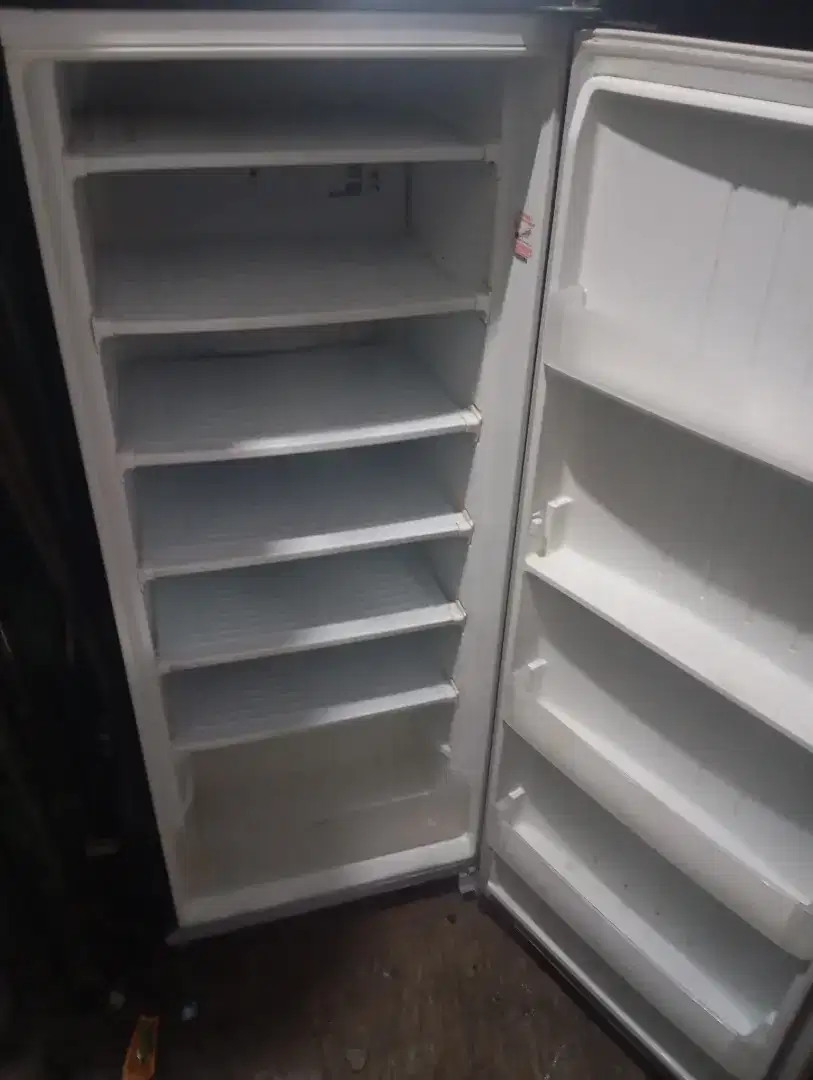 Frezer 6 rak bisa buat es batu