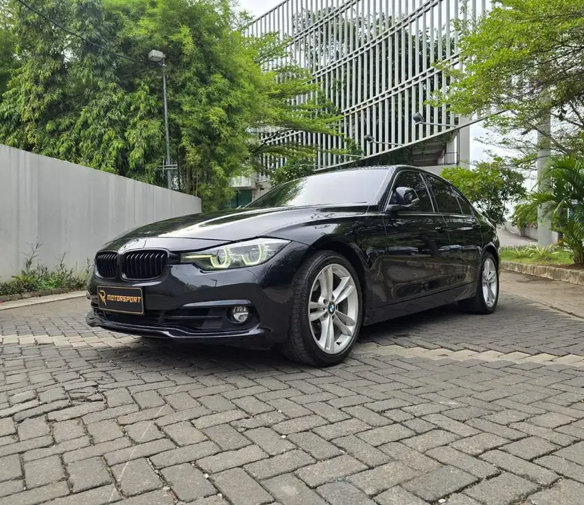 (DP: 0 + Cashback 100JT) BMW 320i 2019 Sport Shadow low km 320 f30