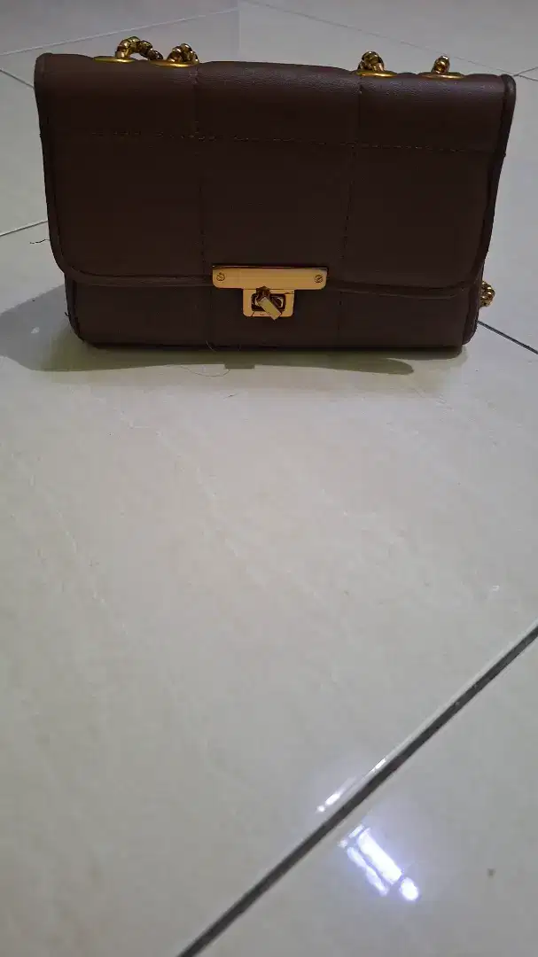 Tas preloved merk bebas