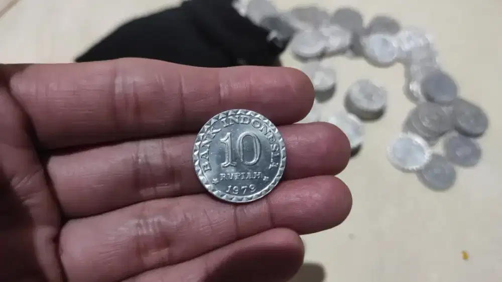 Koin Rp 10 mulus bersih