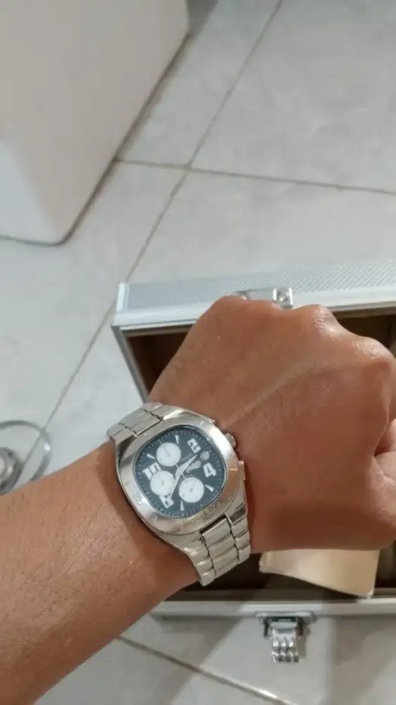 Jam America time komplit, normal, keren