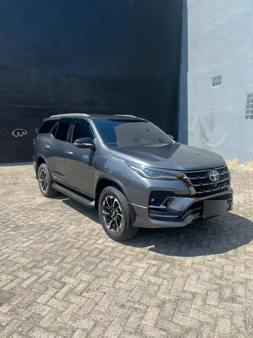 Jual Dijual Fortuner VRZ GR Sport 2.4 A/T 2021 pemakaian 2022 grey