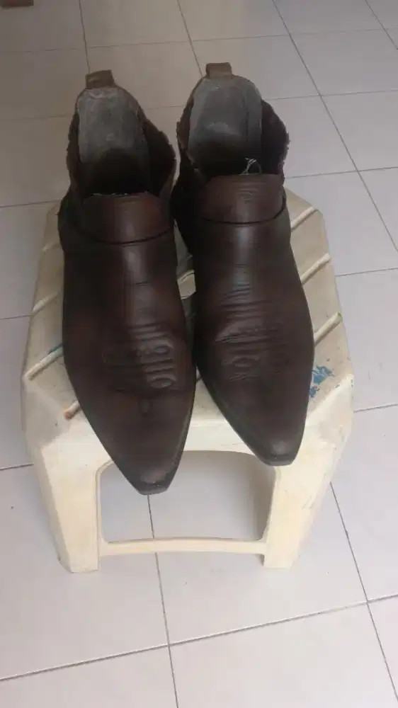Sepatu Koboy import