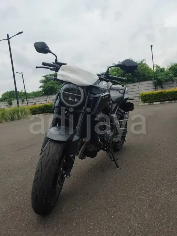 Honda cb650r neo black