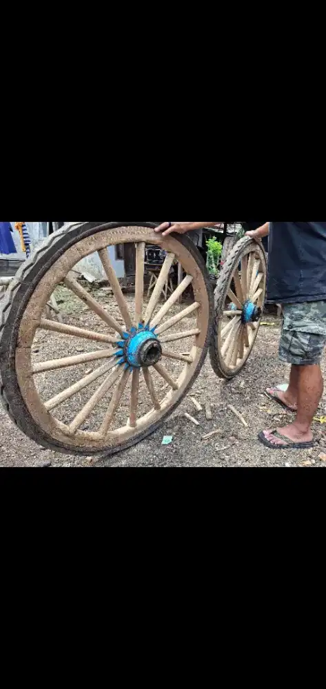 Di jual Sepasang Roda Dokar Jati Lawas
