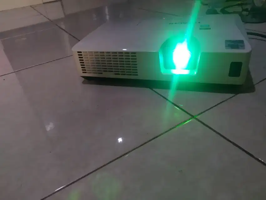 Proyektor hitachi cp rx79 minus