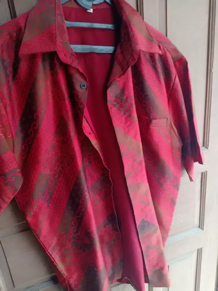 Baju batik halus warna merah pake puring, size m