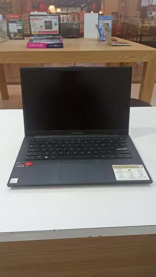 Laptop tipis ASUS VIVOBOOK GO 14 E1404FA VIPS558M AMD RYZEN 5