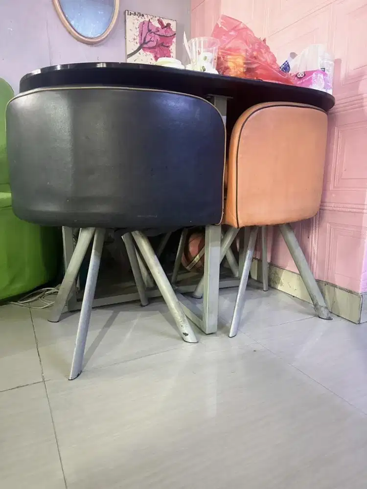 Set meja makan 4 kursi