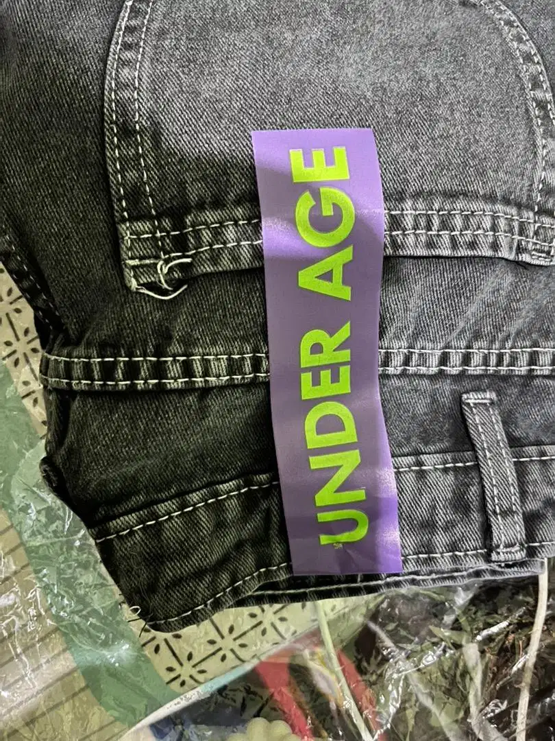 Jiniso highwaist adjustable baggy jeans under age