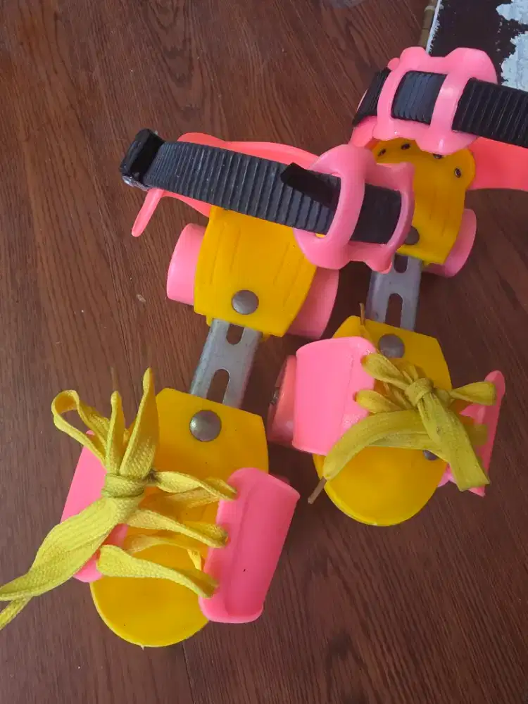 Sepatu Roda ukuran M mulus jarang dipakai