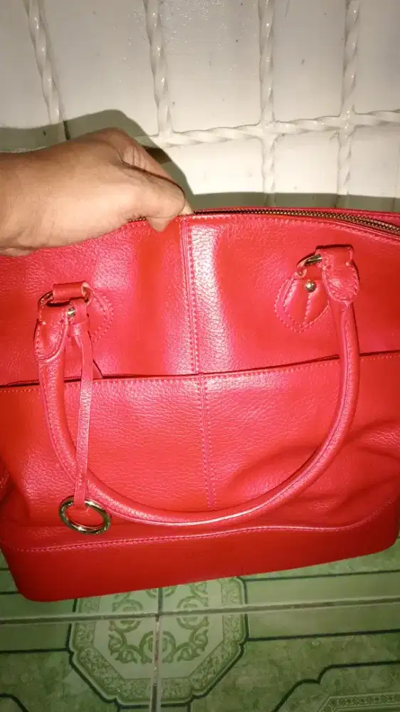 Dijual Tas Brand Celestino Warna Merah. Harga : Rp 550rb / Nego