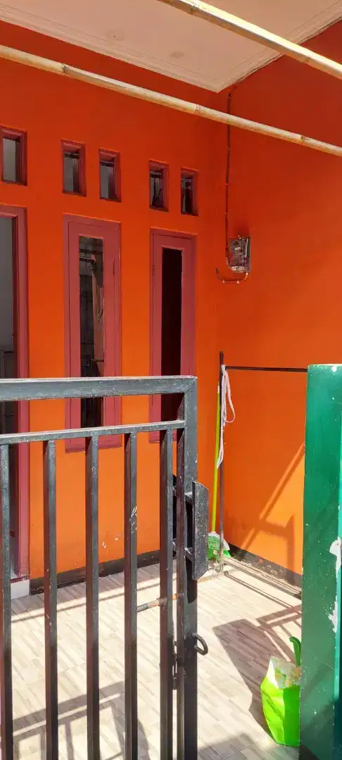 DISEWAKAN KONTRAKAN TAHUNAN