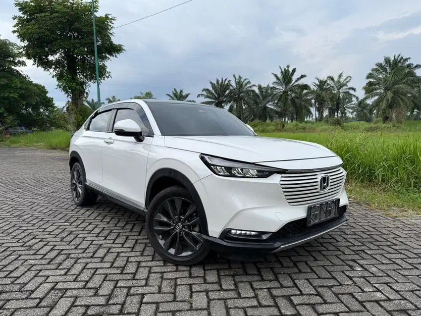 Honda HRV 2022 SE matic putih.