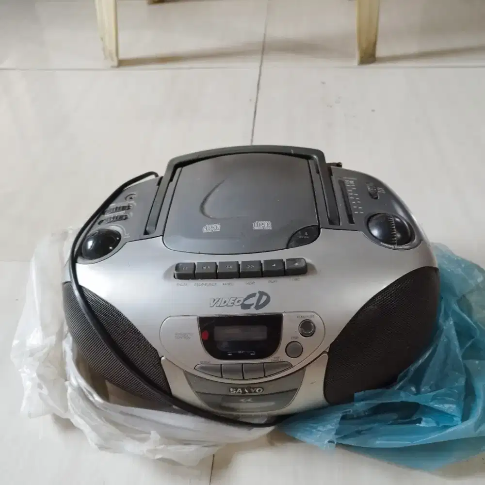 Bom Box Sanyo Radio,VCD ,Tape