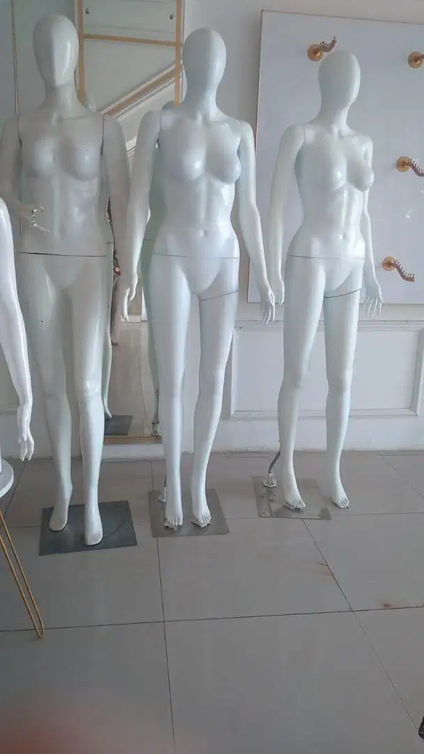 Perlengkapan usaha butik