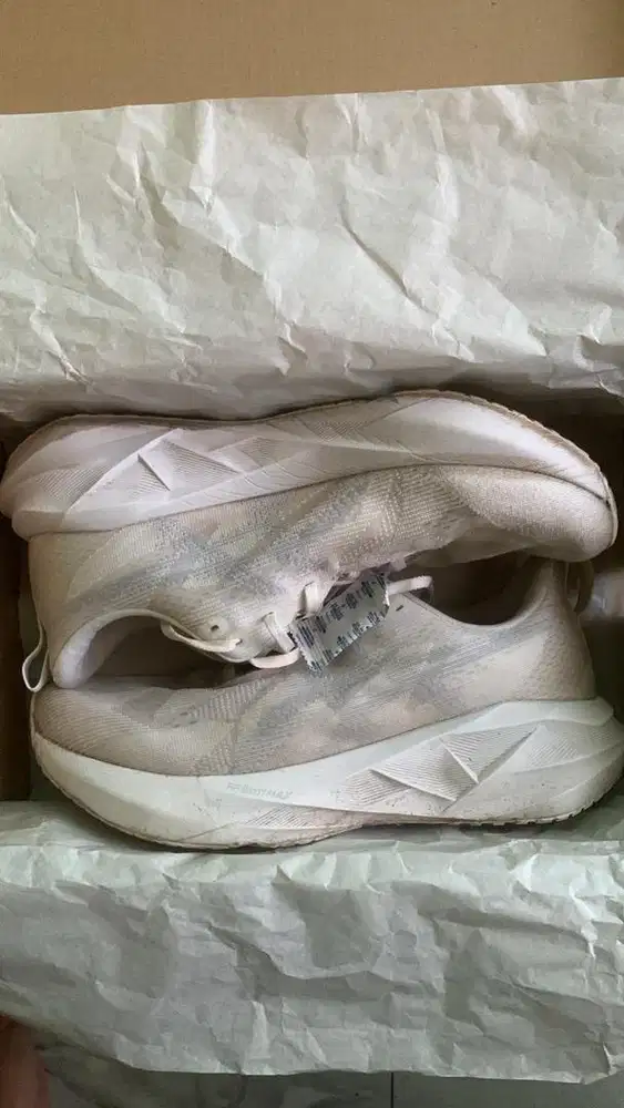 Sepatu lari running asics novablast 5 uk 43,5