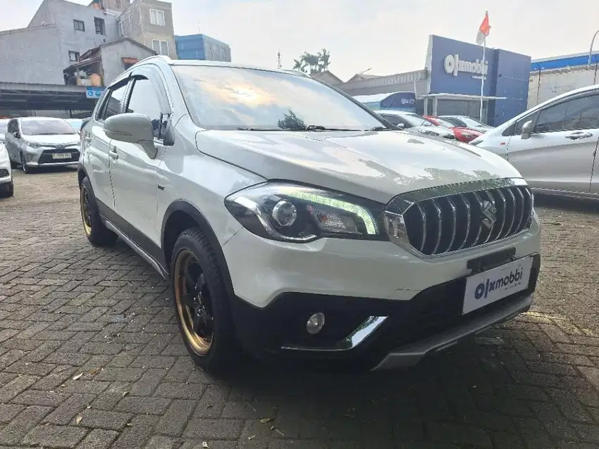 Suzuki SX4  1.5 S-Cross Bensin-MT 2018 Putih