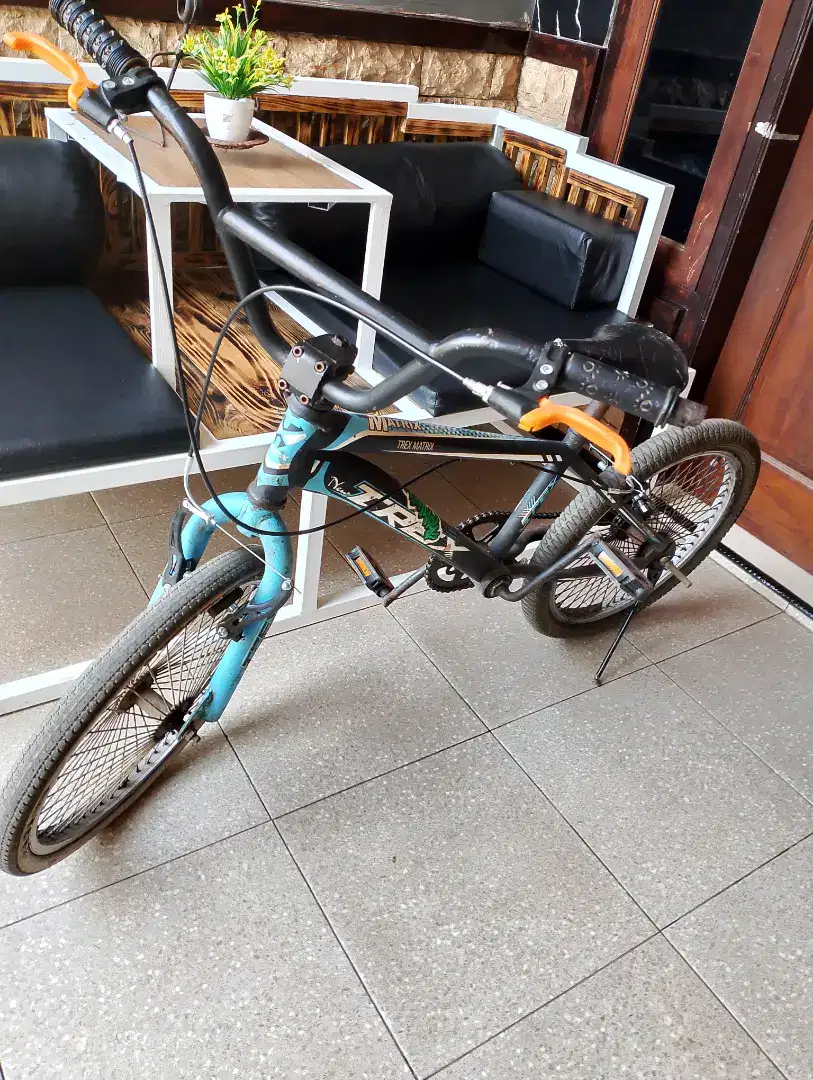 Sepeda BMX ukuran 20