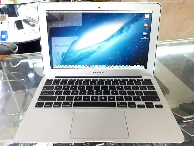 MacBook Air 11-inch Mid 2011 A1370 Core i5 1.6GHz RAM 2GB SSD 64GB