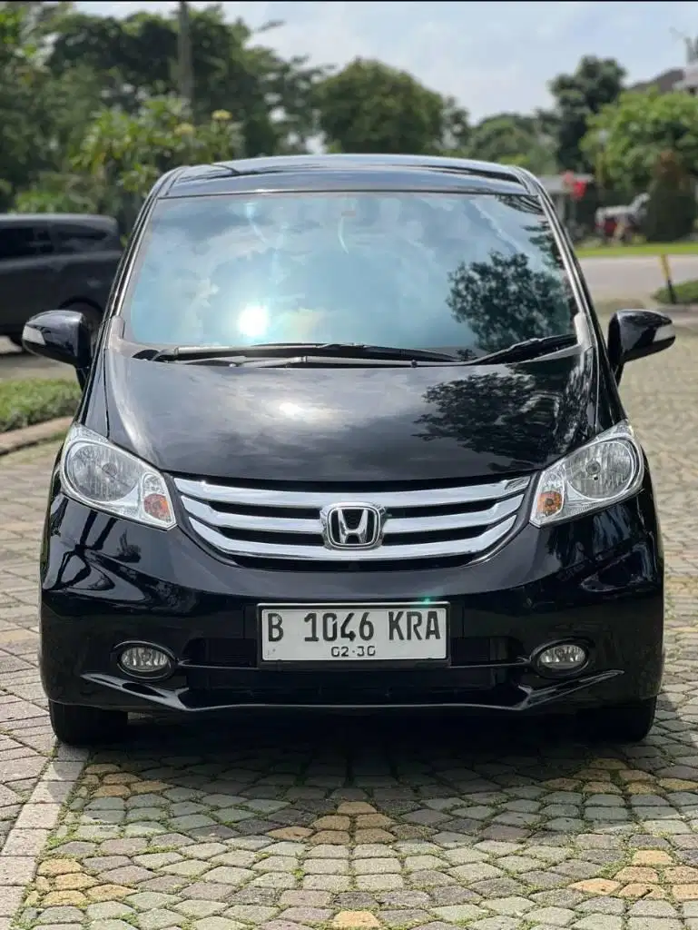 HONDA FREED E PSD AT 2014 HITAM
